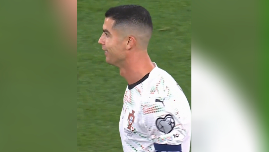 C罗报复性动作肘击对手染红！国家队生涯首次染红，比哭泣手势嘲讽