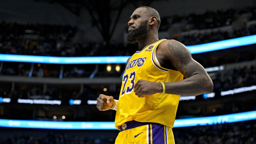 最长的河！回顾詹姆斯40岁NBA扣篮集锦 这身体素质也太炸裂了