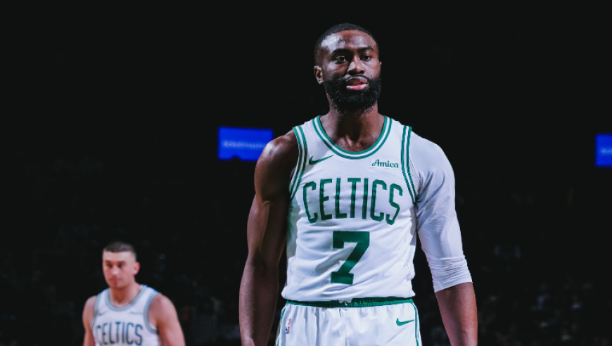 巩固东部第二！绿军狂胜送篮网7连败 布朗28+7+9武切28+11