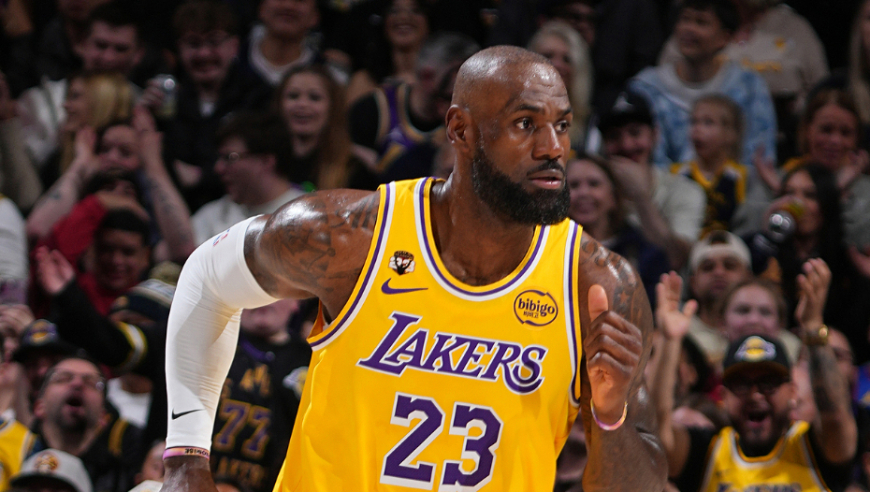 令人费解！詹姆斯vs掘金16分8助攻：末节引领湖人逆转但最后被弃用