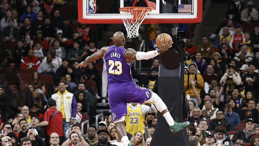 41岁老詹平筐暴扣 宛若超人降世！老超人也是超人