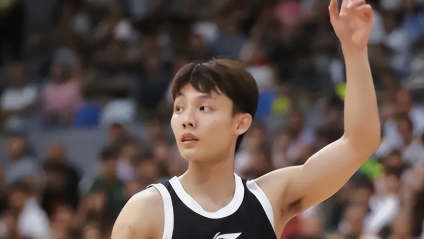 广东一夜3消息！赵睿含泪告别，徐杰落选国家队，周鹏二飞退役