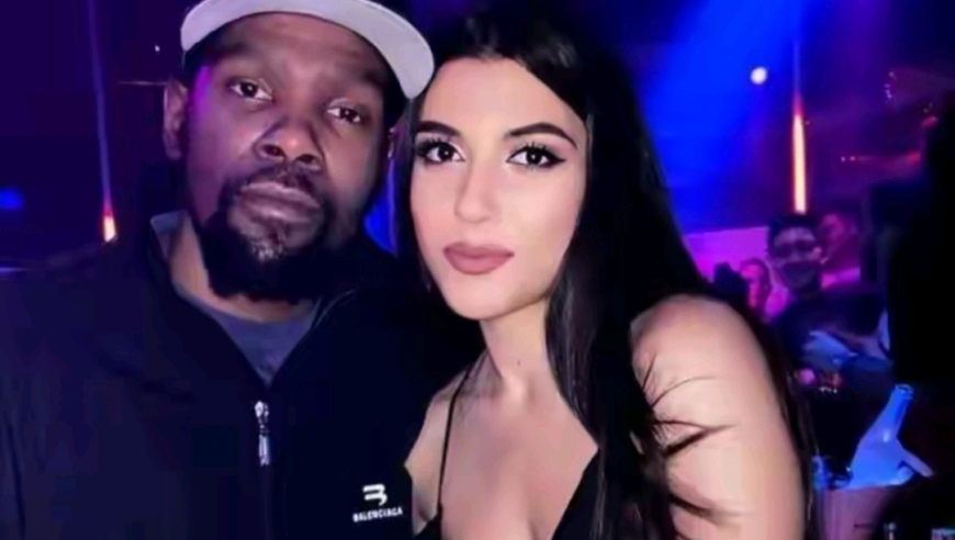 杜兰特莫非真要当爸了，母亲现身基金会活动，击碎患病谣言