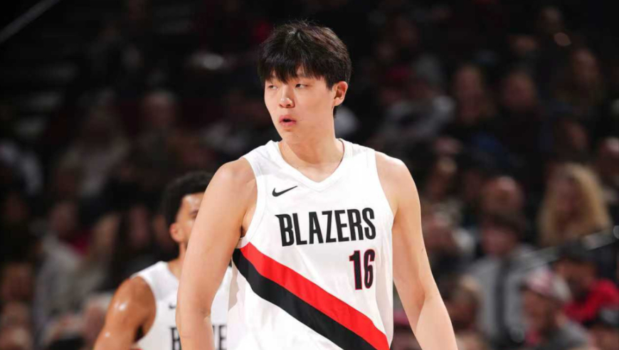 杨瀚森半场表现回顾：三分手感火热 中场妙传助队友