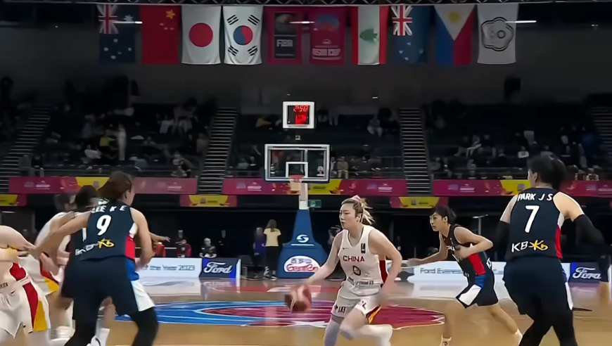 比赛未结束韩国女篮提前开香槟，来看李梦和韩旭如何率领中国女篮反扑｜体坛记忆