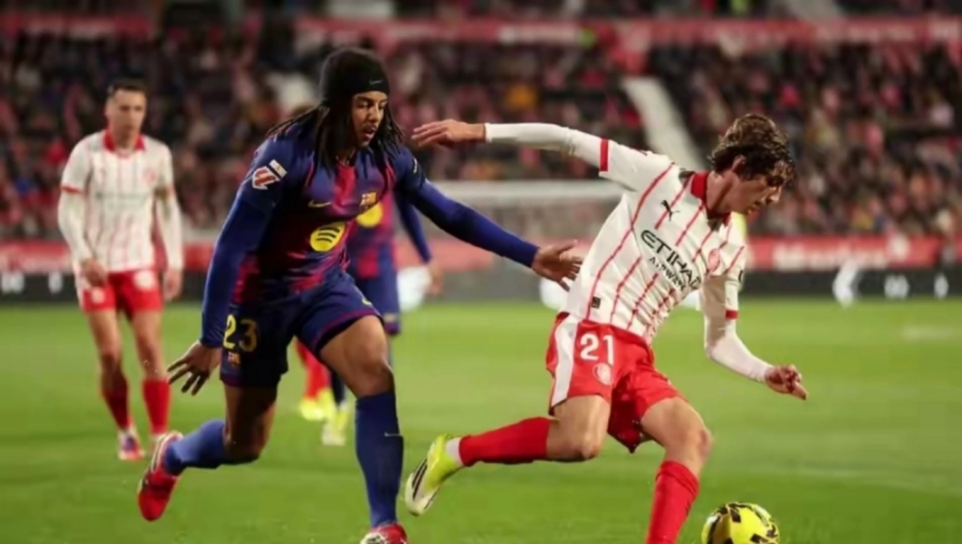 紧张到窒息！慢镜还原巴萨第86分钟遭绝杀丢榜首，皇马球迷看嗨了