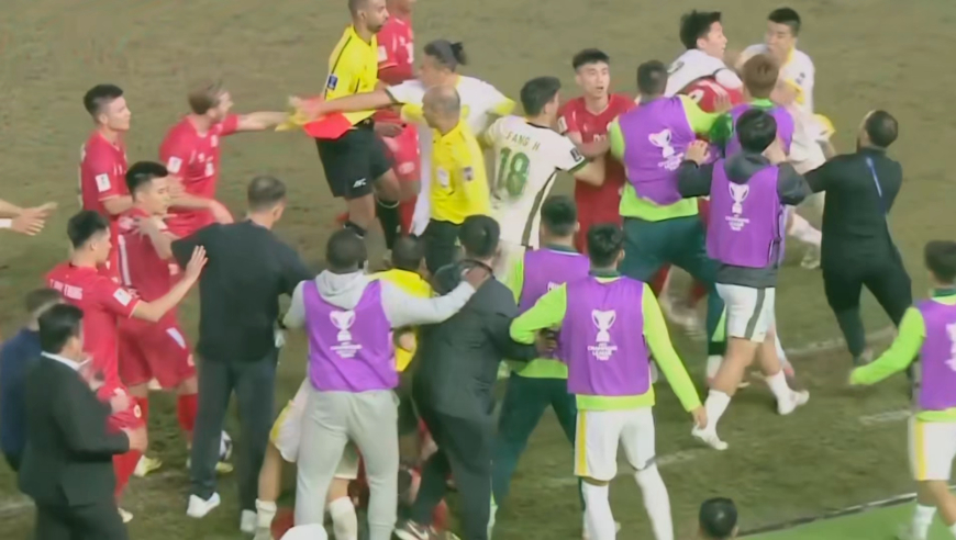 黑色三分钟！超慢镜还原国安被绝杀又打架，锁喉直红+挑衅压人