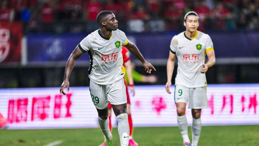 河南球员太紧张！半场结束前又送点，法比奥无惧对手搞心态稳稳命中