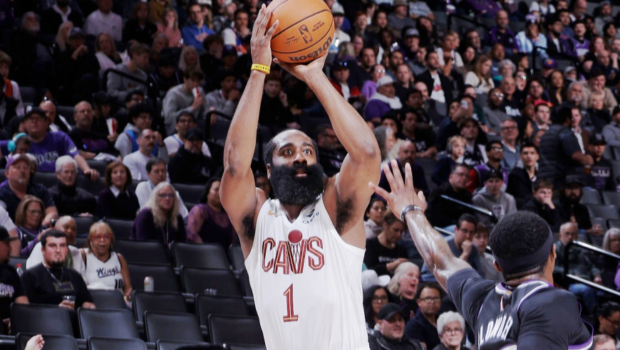 末节4中4砍15分！哈登骑士首秀23分8助5三分：关键时刻锁定胜局