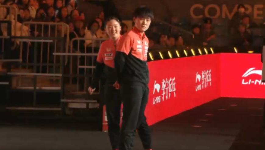 张本智和生气了！被主持人2次喊错名字 一脸阴沉拒绝入场 一旁妹妹很尴尬