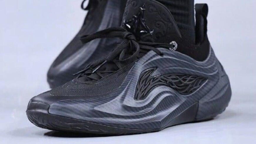 媒体人：库里上脚的JB4，是李宁团队火速从中国送过去的