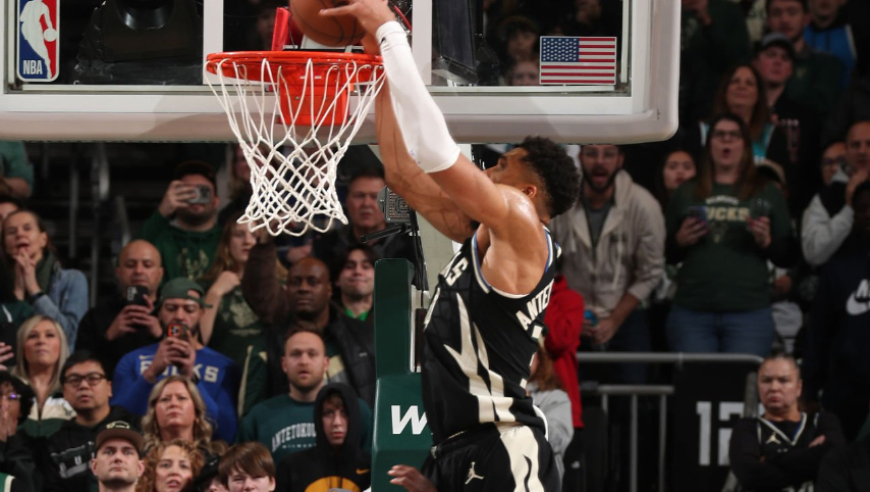 NBA再现重大漏判！库兹马关键三分前漏吹字母违例 黄蜂遭空接绝杀