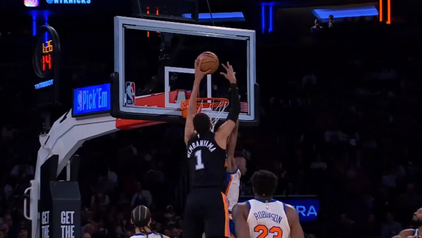 2日NBA官方十佳球：文班亚马骑扣阿奴诺比 杨瀚森惨遭库明加隔扣