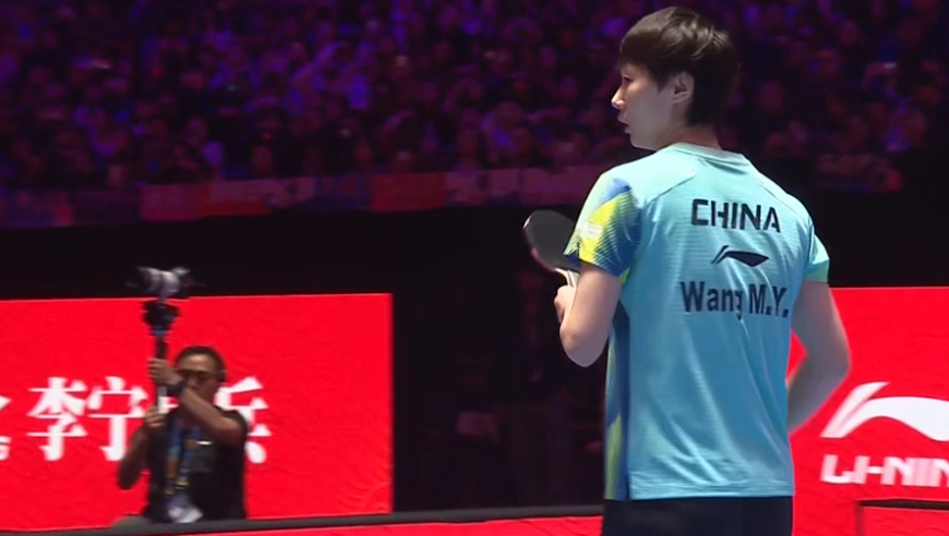 孙颖莎险胜王曼昱创历史，可贵的不是夺冠，而是赛后她对争议判罚的评价