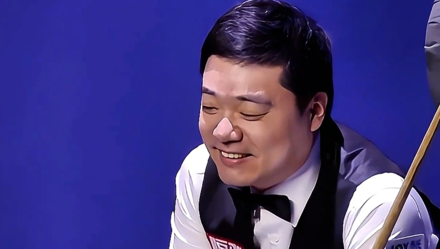 体坛记忆｜ 丁俊晖重回巅峰，神斯诺克对手解到谄媚求饶，裁判都忍不住直接笑场 (1)