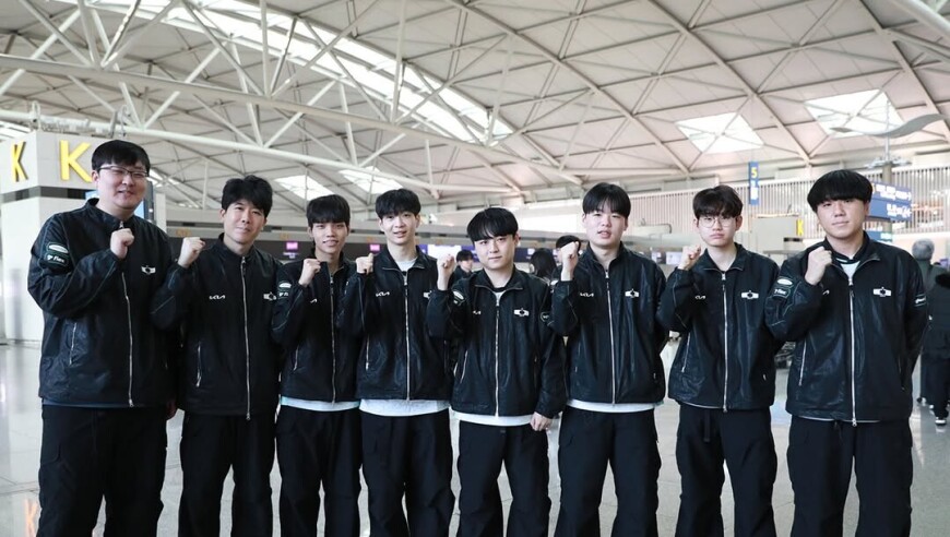 DK分享队员、教练组机场大合照：出发去中国香港