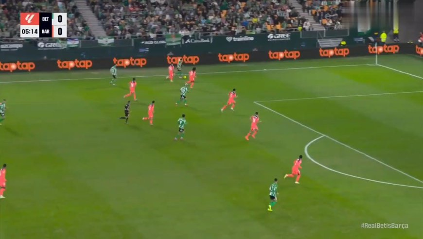 太刺激！慢镜还原巴萨贝蒂斯极致8球疯狂对轰，巴萨5-3贝蒂斯