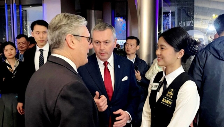 英国首相访华：世界冠军白雨露向首相展示精湛球技，斯诺克成中英交流桥梁