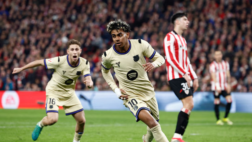 亚马尔拯救巴萨！慢镜看1V4世界波秒杀毕巴，疯狂滑跪庆祝