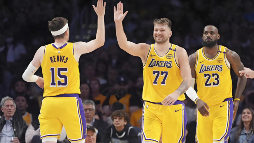 夸张湖三疯！湖人詹姆斯东契奇里夫斯联手轰20-4完爆公牛全过程