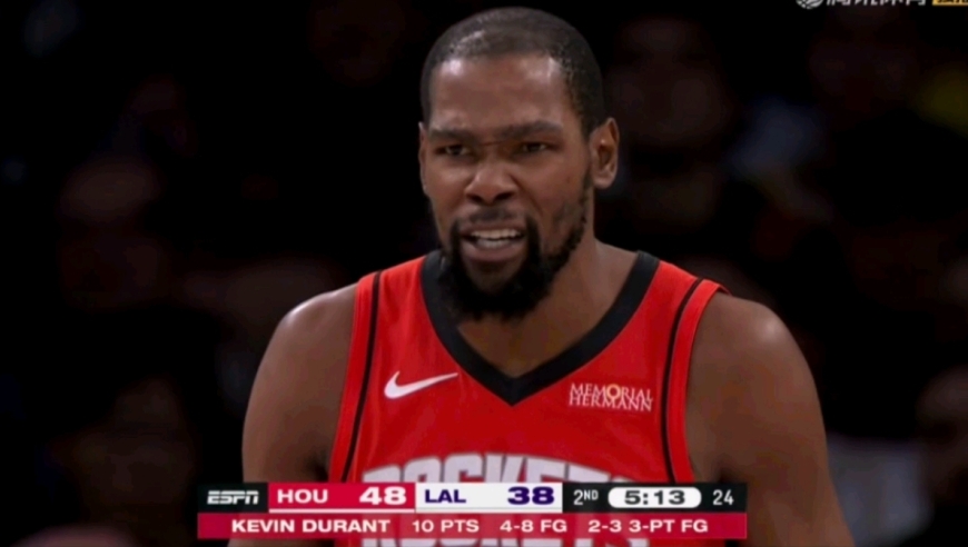 杜兰特镰刀挥舞+眼里有火 范德彪三分飙中助队追至4分差距