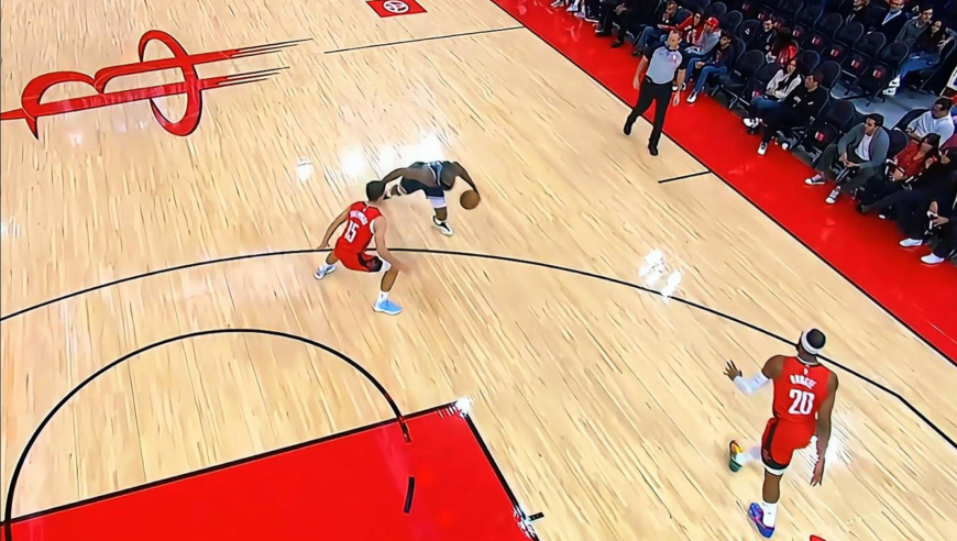 火箭新老对决！谢泼德盖帽哈登 随后哈登面对谢泼德打成2+1回应