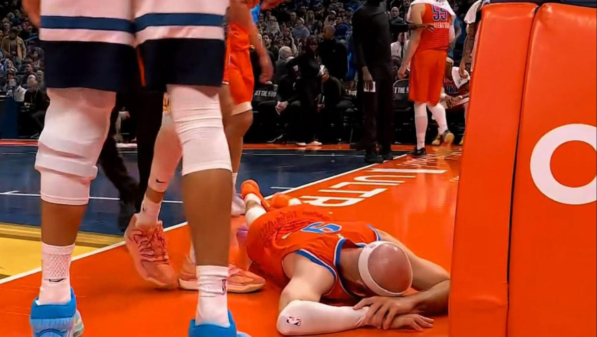 这动作太危险！戈贝尔补防击翻空中的卡鲁索 裁判回看升级恶犯