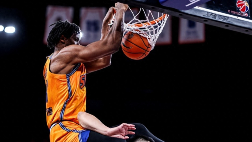 怀特塞德vs广东集锦：肆虐篮下打崩杜锋 疯抢26个篮板