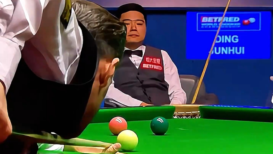 体坛记忆｜ 最凶狠的复仇现场，丁俊晖连杆斯诺克下死手，塞尔比被迫摔杆离场