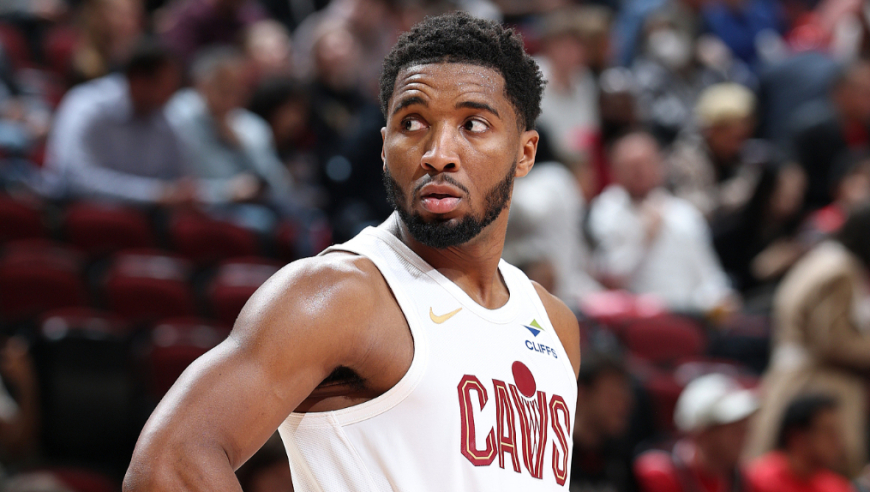 骑士米切尔vs公牛32分全过程：末节连轰9分+全场最高分成空砍