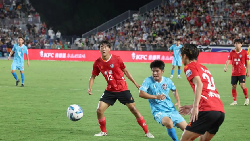 苏超太疯狂！慢镜还原南通5-0狂胜淮安全过程，全场球迷沸腾