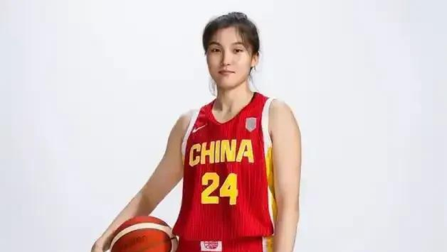 新一届女篮集训展开，宫鲁鸣着手战术调整，两名球员因事推迟报到