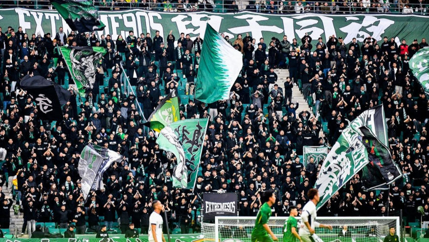 燃爆了！实拍足协杯决赛看台助威：2万河南球迷齐呼建业国安战歌嘹亮