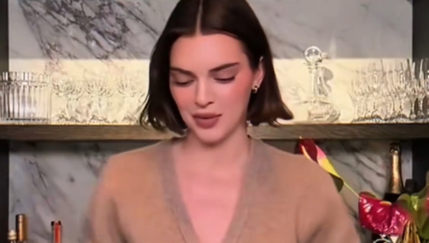 詹娜痛斥东契奇，是不是我给你脸了？想我恋爱的球员还排着队呢！