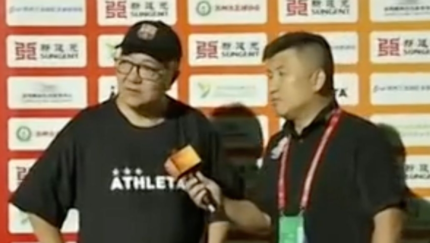 足球小将1-2被逆转！董路暴怒：我感觉在马德里 我为裁判感到羞耻