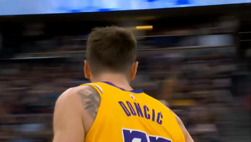 强到离谱！东契奇开场上篮+三分+助攻接管湖人全部得分对轰掘金全队