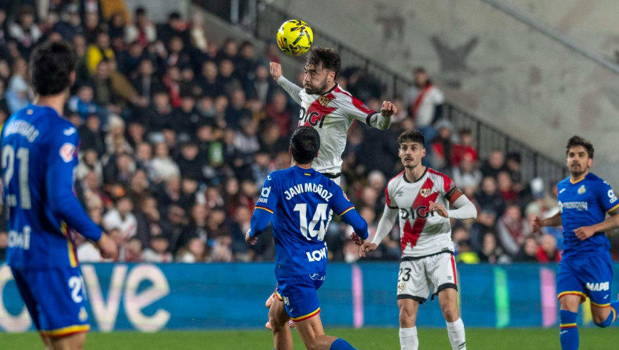 神兵天降！慢镜看西甲单场两神仙球：强力头槌绝平全场沸腾