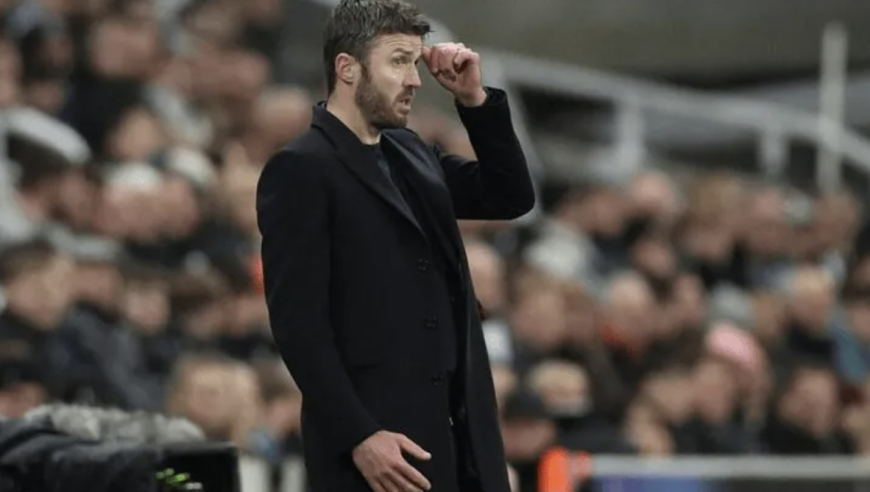 曼联44岁少帅气炸！未与任何球员说话直接离场 生姜头怒批：烂透了