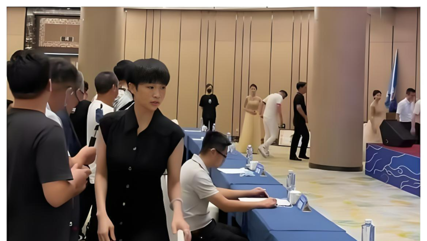 CBA最美总经理，得到老板的赏识一路飞升，战绩差却十一年不下课