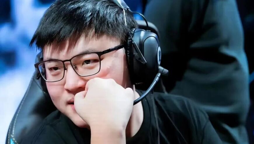 Uzi官宣强势复播，网友评价这是回来赚奶粉钱了？