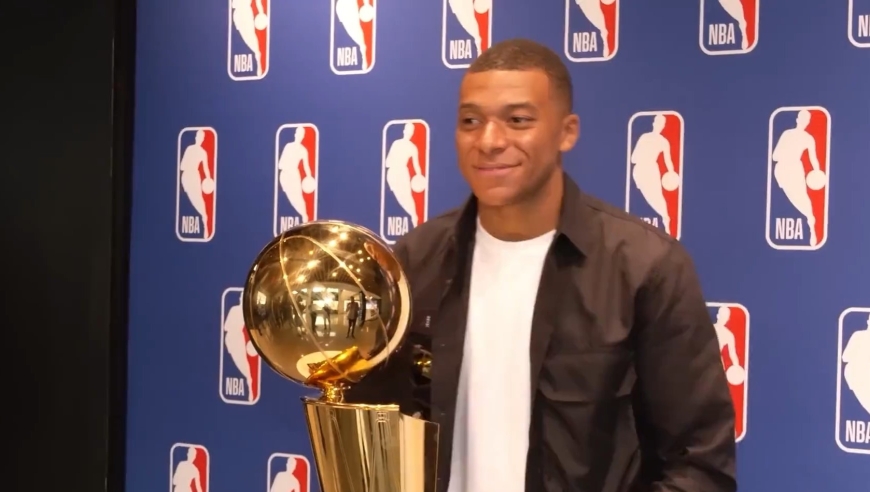你知道足球巨星姆巴佩“参加”NBA选秀的一天是如何度过的嘛？