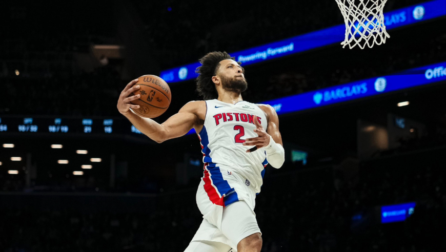 10日NBA十佳球：坎宁安滑翔隔扣庄神 字母1v3暴起隔扣阿门