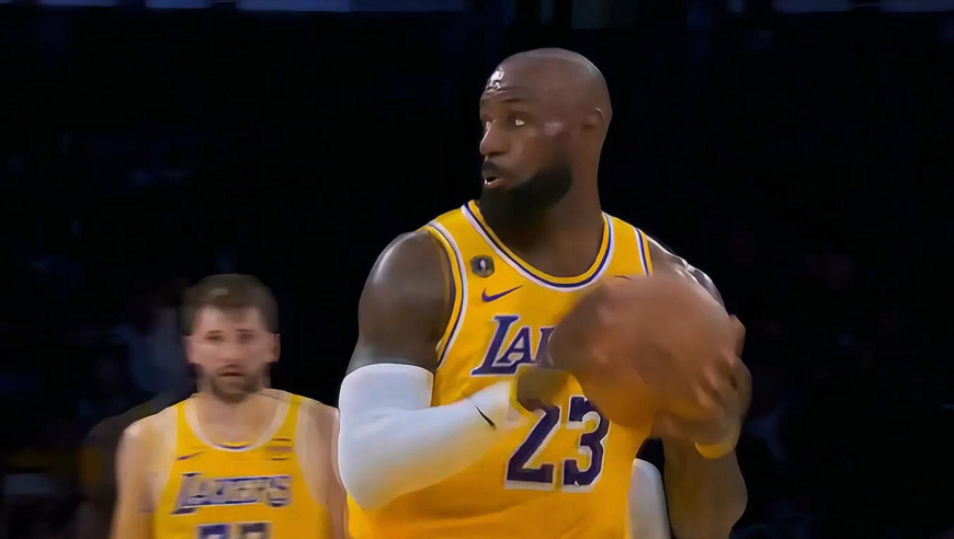 有付出就会得到！詹姆斯连续助攻湖人队友 里夫斯助飞詹姆斯暴扣