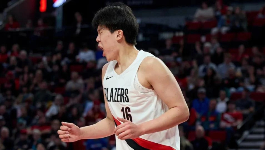 打出统治力！杨瀚森2分钟内 迎射三分+单手劈扣+不看人妙传