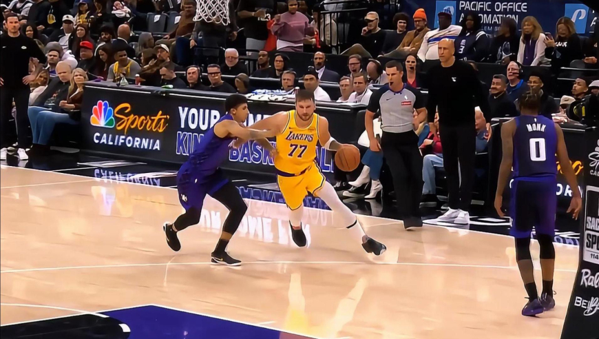 强到离谱！东契奇一人对抗国王全队 90秒时间连拿8分轰下第40分