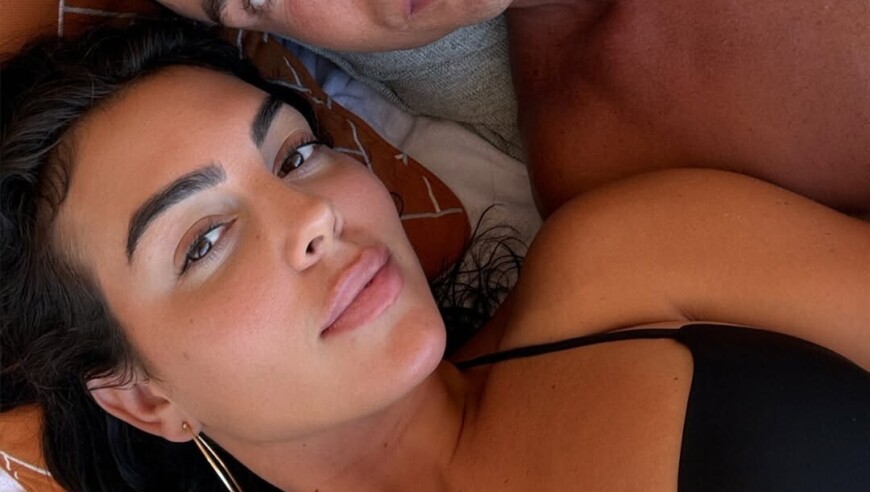 妇女节快乐，C罗晒与家中女性合照，并送上节日祝福