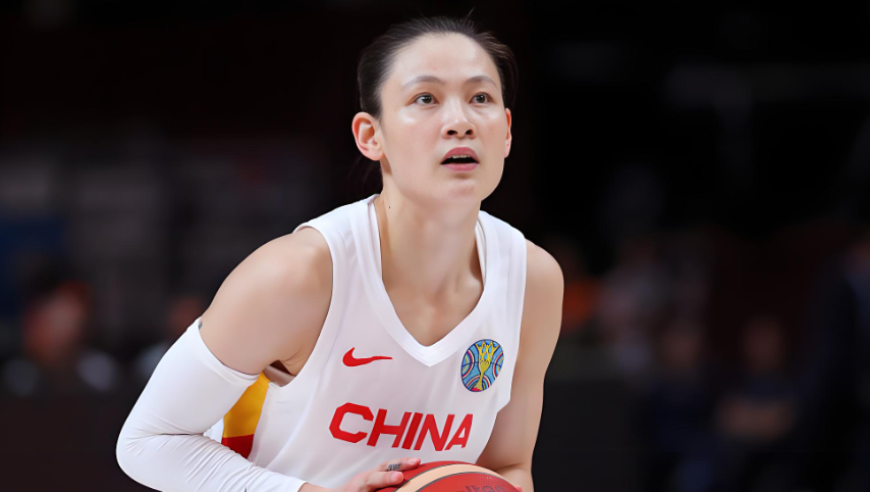 上场8分钟，出现6次失误！中国女篮30岁老将，进入了退役倒计时？