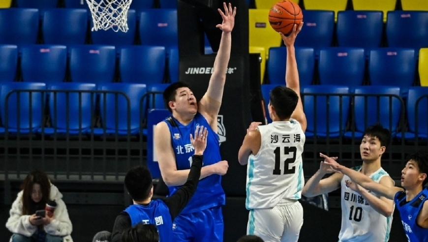 篮板第1+盖帽第1！中国男篮17岁2米13新星崛起：新版韩德君轰33+16
