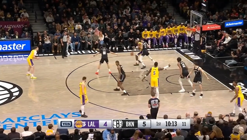 打成表演赛 詹姆斯三次飞天炸扣