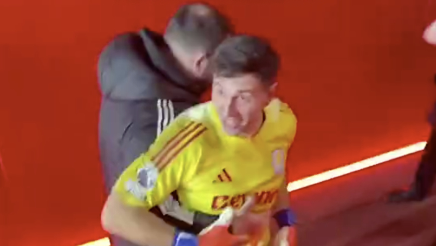 怒骂球迷！阿根廷国门差点打人：罕见离谱失误+狂丢4球 尴尬5.3分